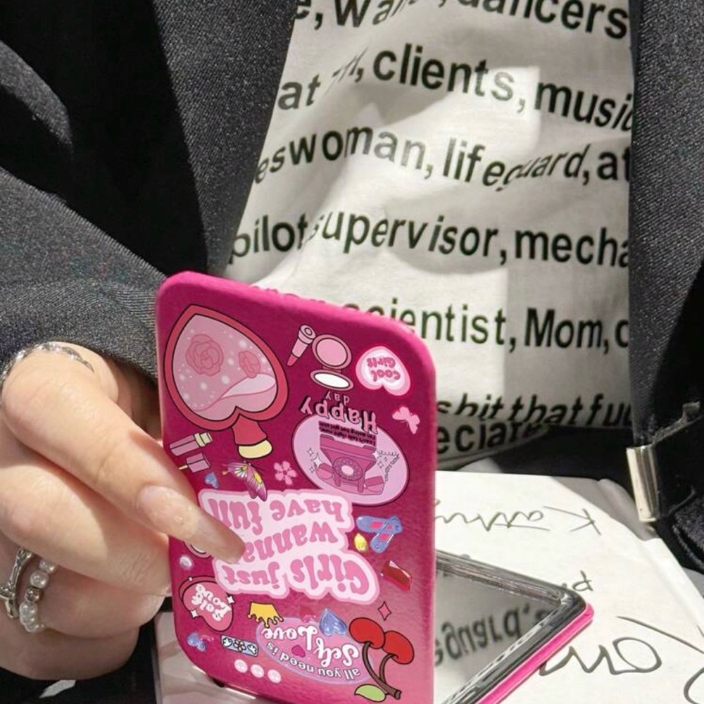 Pink Fun-Themed Compact mirror - Picture 4 of 4